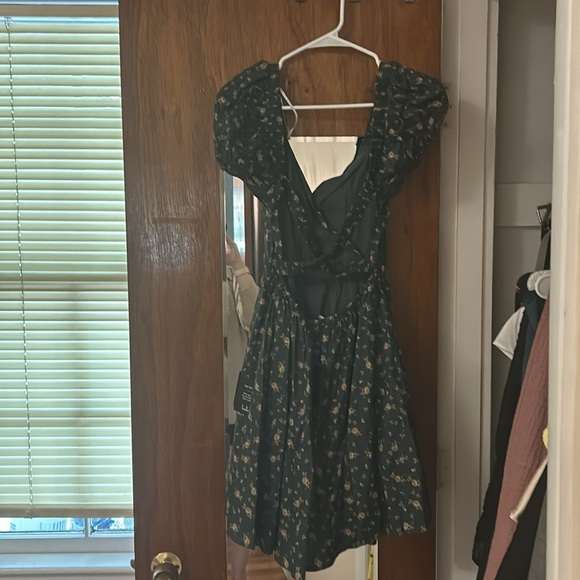 Sage green floral open back dress with puff sleeves-with tags - Picture 3 of 3